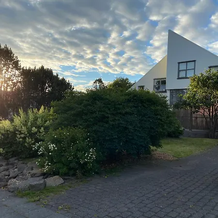 Villa House Close To City Center *